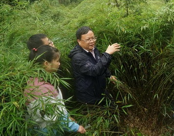 把論文寫在竹林里的“農(nóng)民”教授